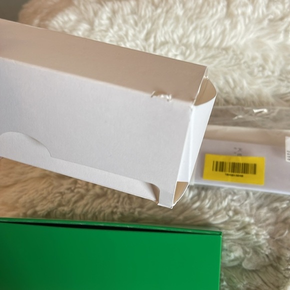 BOTTEGA Green Sunglasses NWT unboxed but will come with box too - Picture 9 of 9